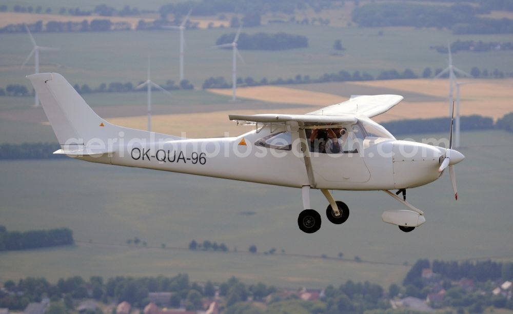 Leuenberg from above - Ultralight aircraft Skylane in flight above the sky in Leuenberg in the state Brandenburg, Germany