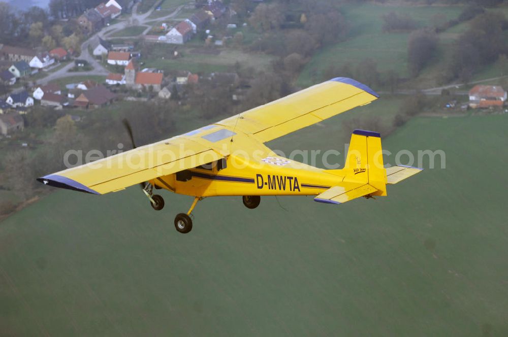 Aerial image STRAUSBERG - Ultraleichtflugzeug Wild Thing WT 01 der AERO LIGHT Flugschule Strausberg im Anflug auf den Flugplatz Strausberg