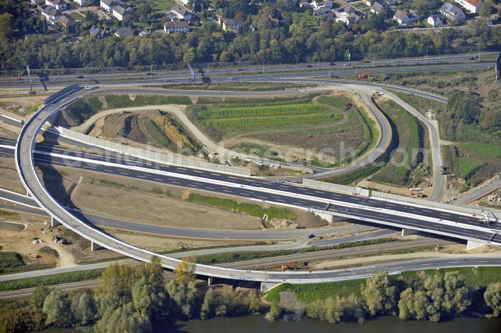 BRAUNSCHWEIG from the bird's eye view: Blick auf den Um- und Ausbau des Autobahndreiecks Braunschweig-Südwest an der Autobahn A39 / A 391. Der EUROVIA Baukonzern errichtet hier einige Brückenneubauten. Bauherr ist die Niedersächsische Landesbehörde für Straßenbau und Verkehr. View of the implementation and expansion of the motorway junction Braunschweig-southwest along the highway A39 / A 395th The construction company built EUROVIA here are some new bridges. Owner is the Lower Saxony state authorities for road construction and transport.