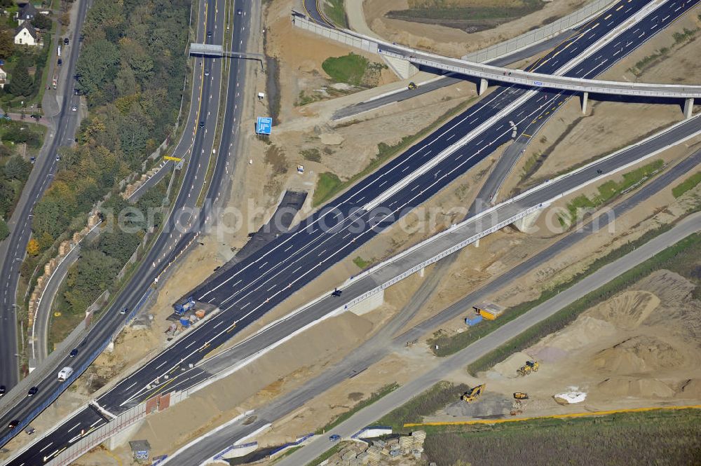 Aerial image BRAUNSCHWEIG - Blick auf den Um- und Ausbau des Autobahndreiecks Braunschweig-Südwest an der Autobahn A39 / A 391. Der EUROVIA Baukonzern errichtet hier einige Brückenneubauten. Bauherr ist die Niedersächsische Landesbehörde für Straßenbau und Verkehr. View of the implementation and expansion of the motorway junction Braunschweig-southwest along the highway A39 / A 395th The construction company built EUROVIA here are some new bridges. Owner is the Lower Saxony state authorities for road construction and transport.