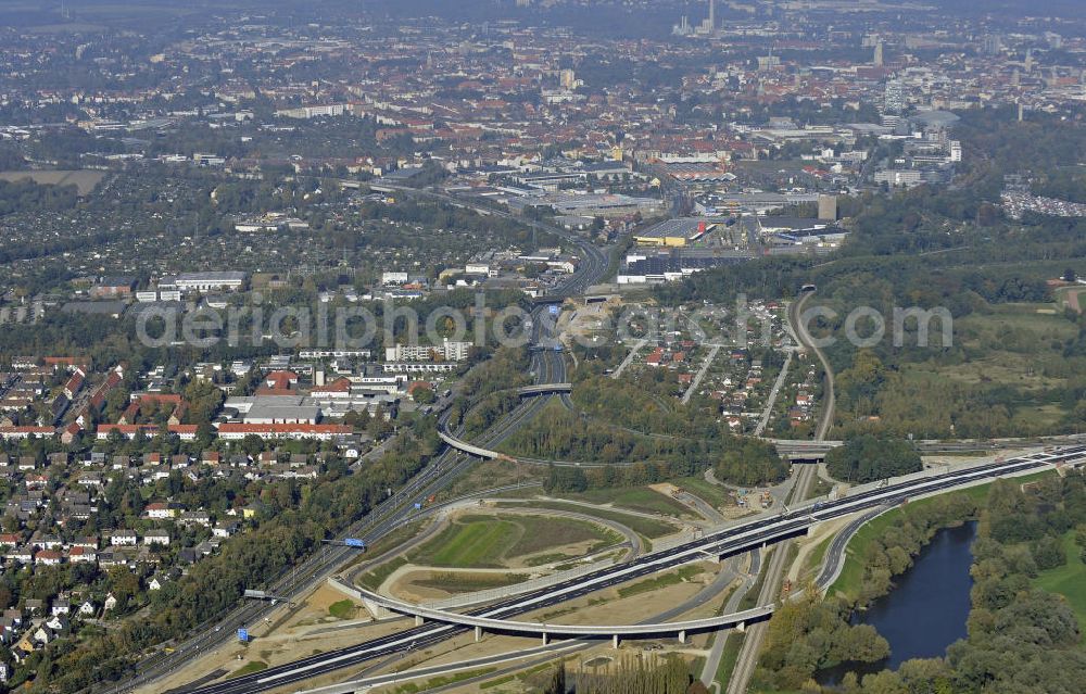 BRAUNSCHWEIG from above - Blick auf den Um- und Ausbau des Autobahndreiecks Braunschweig-Südwest an der Autobahn A39 / A 391. Der EUROVIA Baukonzern errichtet hier einige Brückenneubauten. Bauherr ist die Niedersächsische Landesbehörde für Straßenbau und Verkehr. View of the implementation and expansion of the motorway junction Braunschweig-southwest along the highway A39 / A 395th The construction company built EUROVIA here are some new bridges. Owner is the Lower Saxony state authorities for road construction and transport.