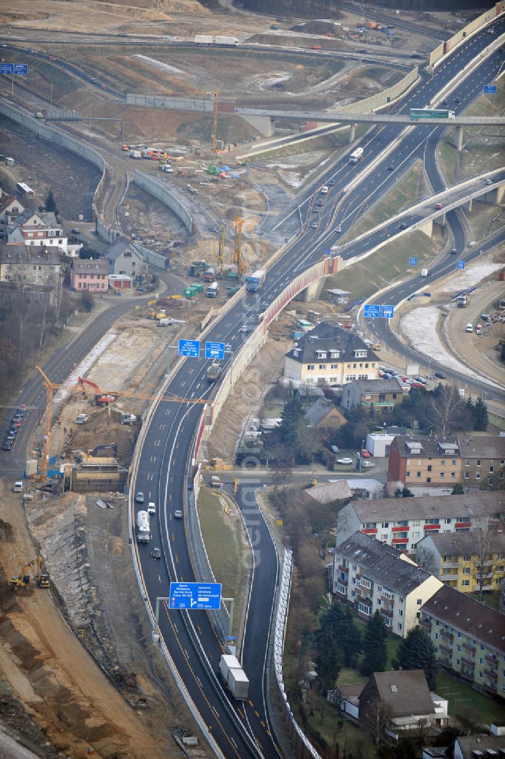 Braunschweig from above - Blick auf den Um- und Ausbau des Autobahndreiecks Braunschweig-Südwest an der Autobahn A29 / A 391. Der EUROVIA Baukonzern errichtet hier einige Brückenneubauten. Bauherr ist die Niedersächsische Landesbehörde für Straßenbau und Verkehr. View of the implementation and expansion of the motorway junction Braunschweig-southwest along the highway A29 / A 395th The construction company built EUROVIA here are some new bridges. Owner is the Lower Saxony state authorities for road construction and transport.