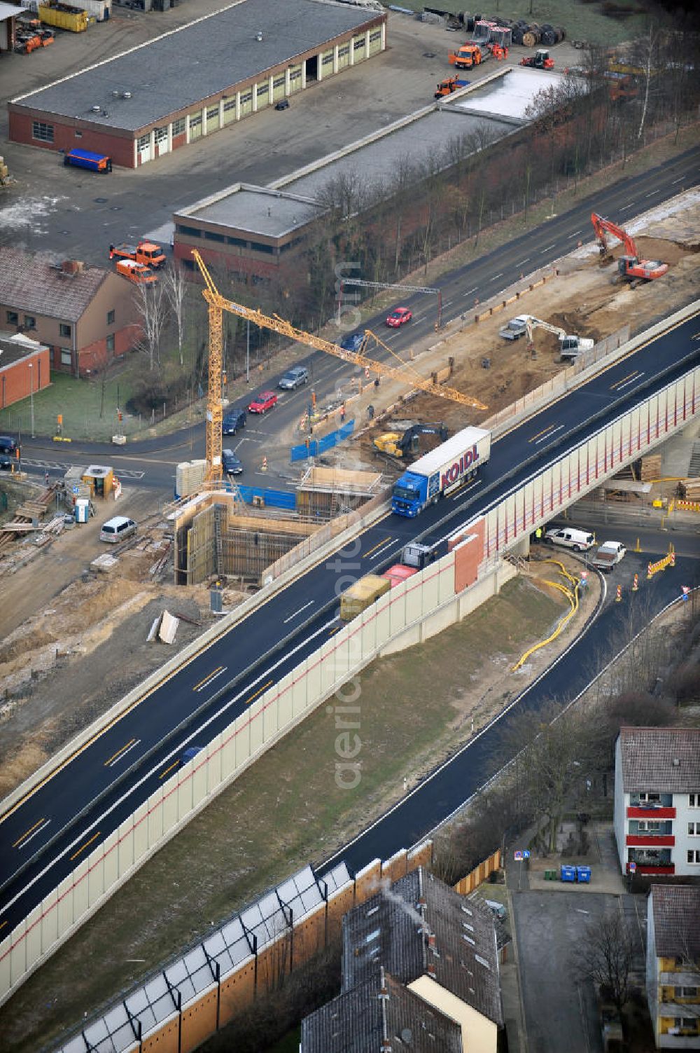 Aerial image Braunschweig - Blick auf den Um- und Ausbau des Autobahndreiecks Braunschweig-Südwest an der Autobahn A29 / A 391. Der EUROVIA Baukonzern errichtet hier einige Brückenneubauten. Bauherr ist die Niedersächsische Landesbehörde für Straßenbau und Verkehr. View of the implementation and expansion of the motorway junction Braunschweig-southwest along the highway A29 / A 395th The construction company built EUROVIA here are some new bridges. Owner is the Lower Saxony state authorities for road construction and transport.