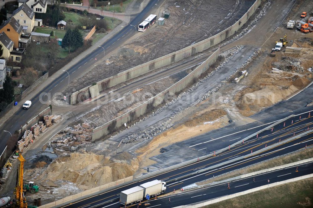 Aerial photograph Braunschweig - Blick auf den Um- und Ausbau des Autobahndreiecks Braunschweig-Südwest an der Autobahn A29 / A 391. Der EUROVIA Baukonzern errichtet hier einige Brückenneubauten. Bauherr ist die Niedersächsische Landesbehörde für Straßenbau und Verkehr. View of the implementation and expansion of the motorway junction Braunschweig-southwest along the highway A29 / A 395th The construction company built EUROVIA here are some new bridges. Owner is the Lower Saxony state authorities for road construction and transport.