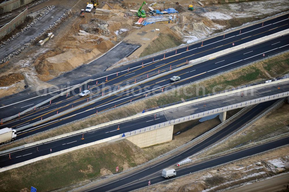 Braunschweig from above - Blick auf den Um- und Ausbau des Autobahndreiecks Braunschweig-Südwest an der Autobahn A29 / A 391. Der EUROVIA Baukonzern errichtet hier einige Brückenneubauten. Bauherr ist die Niedersächsische Landesbehörde für Straßenbau und Verkehr. View of the implementation and expansion of the motorway junction Braunschweig-southwest along the highway A29 / A 395th The construction company built EUROVIA here are some new bridges. Owner is the Lower Saxony state authorities for road construction and transport.