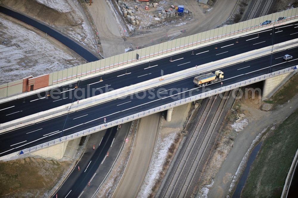 Aerial image Braunschweig - Blick auf den Um- und Ausbau des Autobahndreiecks Braunschweig-Südwest an der Autobahn A29 / A 391. Der EUROVIA Baukonzern errichtet hier einige Brückenneubauten. Bauherr ist die Niedersächsische Landesbehörde für Straßenbau und Verkehr. View of the implementation and expansion of the motorway junction Braunschweig-southwest along the highway A29 / A 395th The construction company built EUROVIA here are some new bridges. Owner is the Lower Saxony state authorities for road construction and transport.