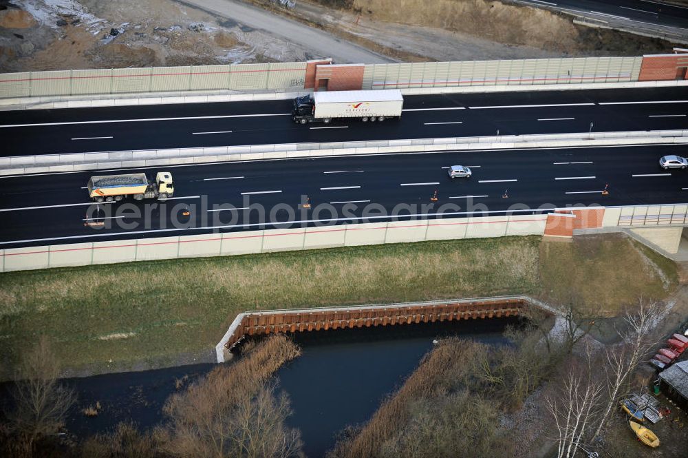 Aerial photograph Braunschweig - Blick auf den Um- und Ausbau des Autobahndreiecks Braunschweig-Südwest an der Autobahn A29 / A 391. Der EUROVIA Baukonzern errichtet hier einige Brückenneubauten. Bauherr ist die Niedersächsische Landesbehörde für Straßenbau und Verkehr. View of the implementation and expansion of the motorway junction Braunschweig-southwest along the highway A29 / A 395th The construction company built EUROVIA here are some new bridges. Owner is the Lower Saxony state authorities for road construction and transport.