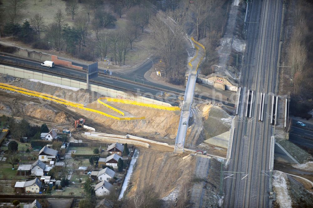 Aerial photograph Braunschweig - Blick auf den Um- und Ausbau des Autobahndreiecks Braunschweig-Südwest an der Autobahn A29 / A 391. Der EUROVIA Baukonzern errichtet hier einige Brückenneubauten. Bauherr ist die Niedersächsische Landesbehörde für Straßenbau und Verkehr. View of the implementation and expansion of the motorway junction Braunschweig-southwest along the highway A29 / A 395th The construction company built EUROVIA here are some new bridges. Owner is the Lower Saxony state authorities for road construction and transport.