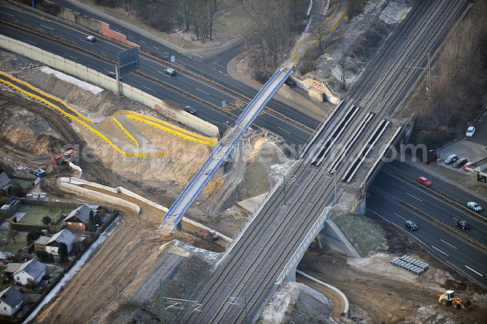 Aerial photograph Braunschweig - Blick auf den Um- und Ausbau des Autobahndreiecks Braunschweig-Südwest an der Autobahn A29 / A 391. Der EUROVIA Baukonzern errichtet hier einige Brückenneubauten. Bauherr ist die Niedersächsische Landesbehörde für Straßenbau und Verkehr. View of the implementation and expansion of the motorway junction Braunschweig-southwest along the highway A29 / A 395th The construction company built EUROVIA here are some new bridges. Owner is the Lower Saxony state authorities for road construction and transport.