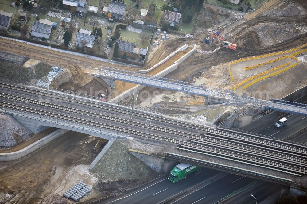 Aerial photograph Braunschweig - Blick auf den Um- und Ausbau des Autobahndreiecks Braunschweig-Südwest an der Autobahn A29 / A 391. Der EUROVIA Baukonzern errichtet hier einige Brückenneubauten. Bauherr ist die Niedersächsische Landesbehörde für Straßenbau und Verkehr. View of the implementation and expansion of the motorway junction Braunschweig-southwest along the highway A29 / A 395th The construction company built EUROVIA here are some new bridges. Owner is the Lower Saxony state authorities for road construction and transport.