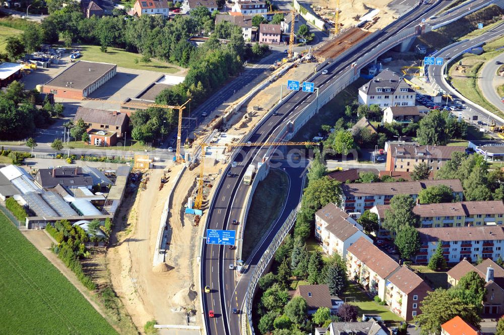 Aerial photograph Braunschweig - Blick auf den Um- und Ausbau des Autobahndreiecks Braunschweig-Südwest an der Autobahn A29 / A 391 in Niedersachsen. Der EUROVIA Baukonzern errichtet hier einige Brückenneubauten. Bauherr ist die Niedersächsische Landesbehörde für Straßenbau und Verkehr. View of the implementation and expansion of the motorway junction Brunswick-southwest along the freeway A29 / A 395 in Lower Saxony. The construction company EUROVIA built here are some new bridges. Owner is the Lower Saxony state authorities for road construction and transport.