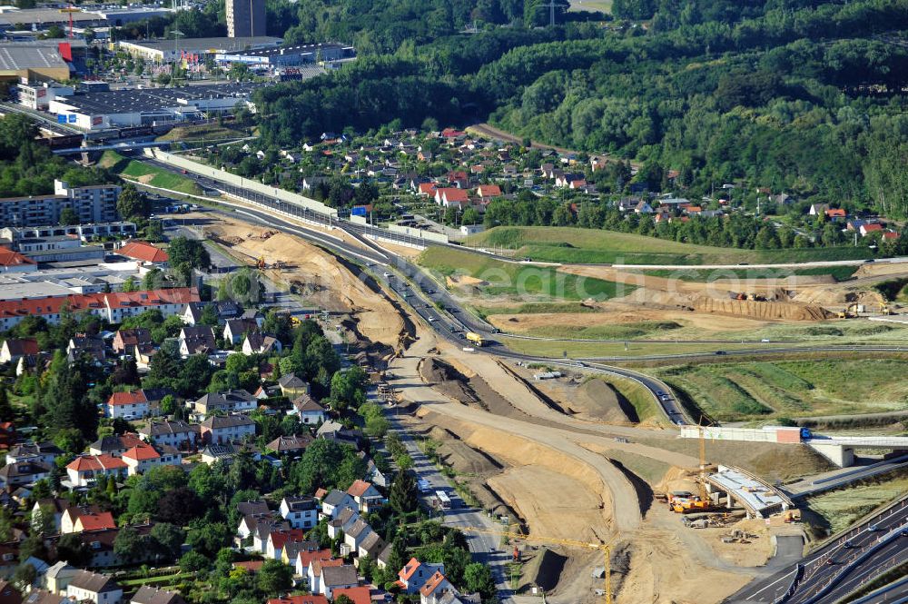 Aerial image Braunschweig - Blick auf den Um- und Ausbau des Autobahndreiecks Braunschweig-Südwest an der Autobahn A29 / A 391 in Niedersachsen. Der EUROVIA Baukonzern errichtet hier einige Brückenneubauten. Bauherr ist die Niedersächsische Landesbehörde für Straßenbau und Verkehr. View of the implementation and expansion of the motorway junction Brunswick-southwest along the freeway A29 / A 395 in Lower Saxony. The construction company EUROVIA built here are some new bridges. Owner is the Lower Saxony state authorities for road construction and transport.