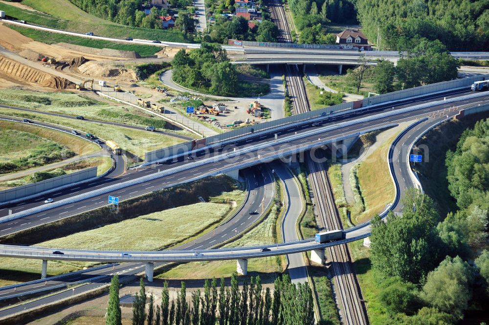 Aerial image Braunschweig - Blick auf den Um- und Ausbau des Autobahndreiecks Braunschweig-Südwest an der Autobahn A29 / A 391 in Niedersachsen. Der EUROVIA Baukonzern errichtet hier einige Brückenneubauten. Bauherr ist die Niedersächsische Landesbehörde für Straßenbau und Verkehr. View of the implementation and expansion of the motorway junction Brunswick-southwest along the freeway A29 / A 395 in Lower Saxony. The construction company EUROVIA built here are some new bridges. Owner is the Lower Saxony state authorities for road construction and transport.