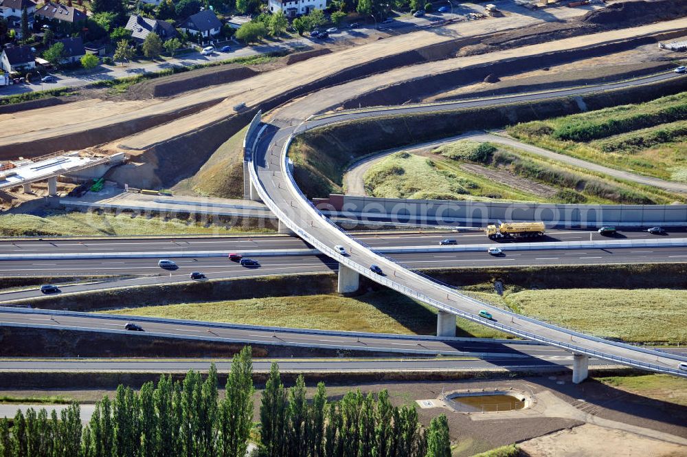 Braunschweig from above - Blick auf den Um- und Ausbau des Autobahndreiecks Braunschweig-Südwest an der Autobahn A29 / A 391 in Niedersachsen. Der EUROVIA Baukonzern errichtet hier einige Brückenneubauten. Bauherr ist die Niedersächsische Landesbehörde für Straßenbau und Verkehr. View of the implementation and expansion of the motorway junction Brunswick-southwest along the freeway A29 / A 395 in Lower Saxony. The construction company EUROVIA built here are some new bridges. Owner is the Lower Saxony state authorities for road construction and transport.