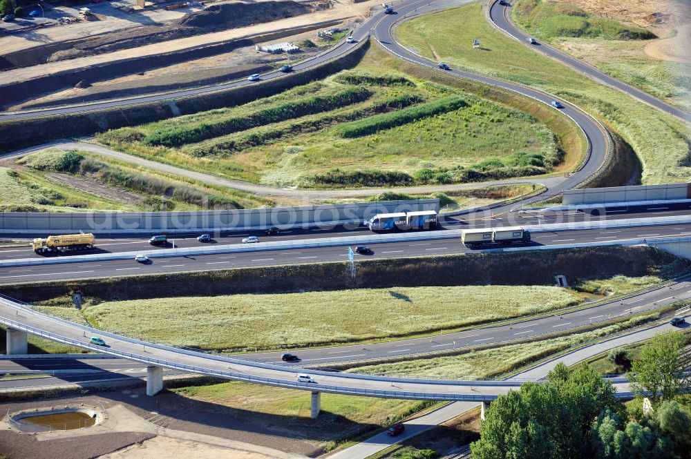 Braunschweig from the bird's eye view: Blick auf den Um- und Ausbau des Autobahndreiecks Braunschweig-Südwest an der Autobahn A29 / A 391 in Niedersachsen. Der EUROVIA Baukonzern errichtet hier einige Brückenneubauten. Bauherr ist die Niedersächsische Landesbehörde für Straßenbau und Verkehr. View of the implementation and expansion of the motorway junction Brunswick-southwest along the freeway A29 / A 395 in Lower Saxony. The construction company EUROVIA built here are some new bridges. Owner is the Lower Saxony state authorities for road construction and transport.