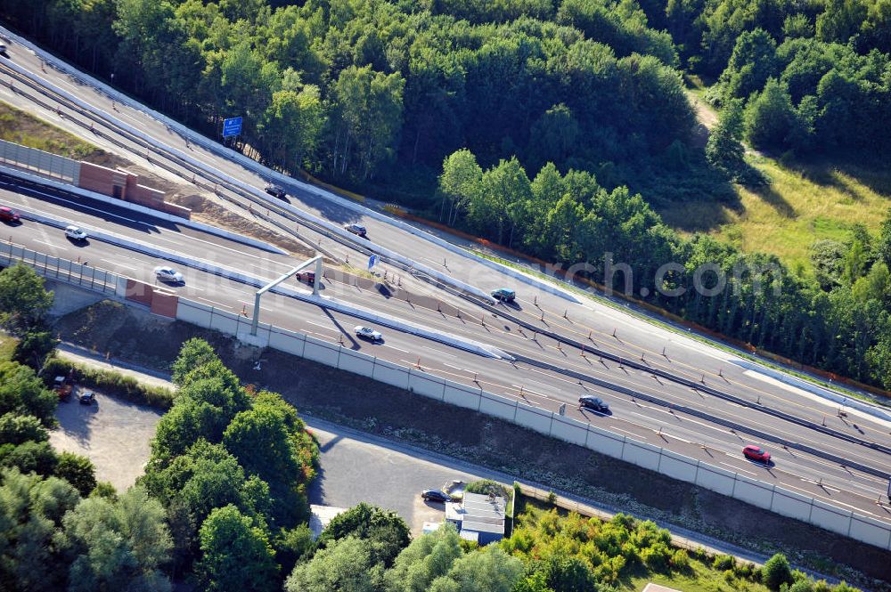 Braunschweig from above - Blick auf den Um- und Ausbau des Autobahndreiecks Braunschweig-Südwest an der Autobahn A29 / A 391 in Niedersachsen. Der EUROVIA Baukonzern errichtet hier einige Brückenneubauten. Bauherr ist die Niedersächsische Landesbehörde für Straßenbau und Verkehr. View of the implementation and expansion of the motorway junction Brunswick-southwest along the freeway A29 / A 395 in Lower Saxony. The construction company EUROVIA built here are some new bridges. Owner is the Lower Saxony state authorities for road construction and transport.