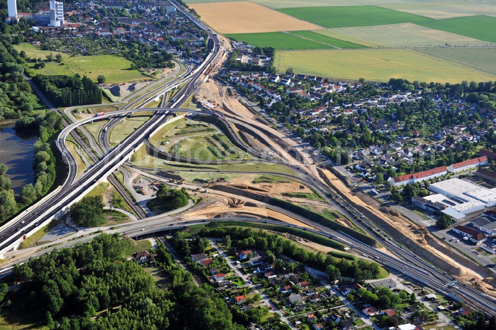 Aerial image Braunschweig - Blick auf den Um- und Ausbau des Autobahndreiecks Braunschweig-Südwest an der Autobahn A29 / A 391 in Niedersachsen. Der EUROVIA Baukonzern errichtet hier einige Brückenneubauten. Bauherr ist die Niedersächsische Landesbehörde für Straßenbau und Verkehr. View of the implementation and expansion of the motorway junction Brunswick-southwest along the freeway A29 / A 395 in Lower Saxony. The construction company EUROVIA built here are some new bridges. Owner is the Lower Saxony state authorities for road construction and transport.