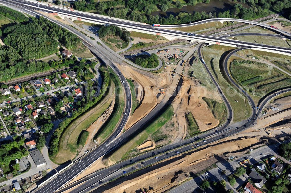 Braunschweig from above - Blick auf den Um- und Ausbau des Autobahndreiecks Braunschweig-Südwest an der Autobahn A29 / A 391 in Niedersachsen. Der EUROVIA Baukonzern errichtet hier einige Brückenneubauten. Bauherr ist die Niedersächsische Landesbehörde für Straßenbau und Verkehr. View of the implementation and expansion of the motorway junction Brunswick-southwest along the freeway A29 / A 395 in Lower Saxony. The construction company EUROVIA built here are some new bridges. Owner is the Lower Saxony state authorities for road construction and transport.