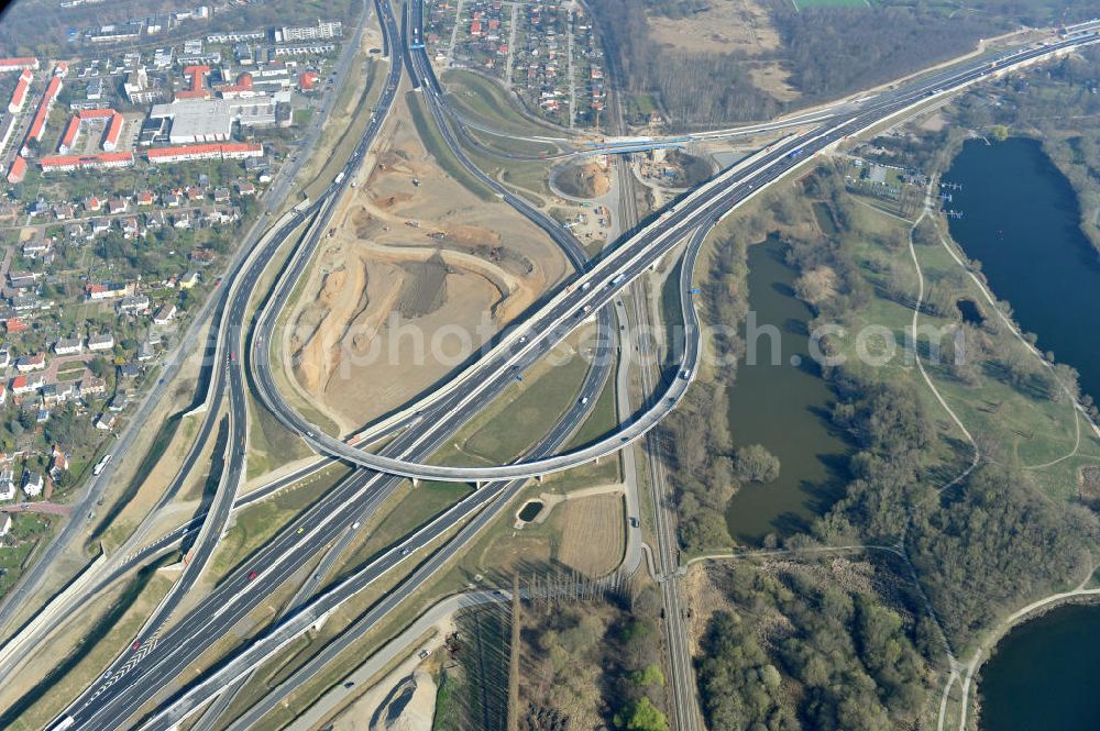 Aerial photograph Braunschweig - View of the implementation and expansion of the motorway junction Brunswick-southwest along the freeway A29 / A 395 in Lower Saxony. The construction company EUROVIA built here are some new bridges. Owner is the Lower Saxony state authorities for road construction and transport