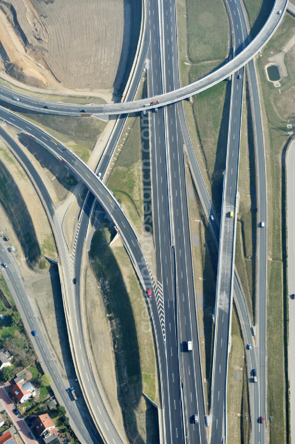 Aerial photograph Braunschweig - View of the implementation and expansion of the motorway junction Brunswick-southwest along the freeway A29 / A 395 in Lower Saxony. The construction company EUROVIA built here are some new bridges. Owner is the Lower Saxony state authorities for road construction and transport