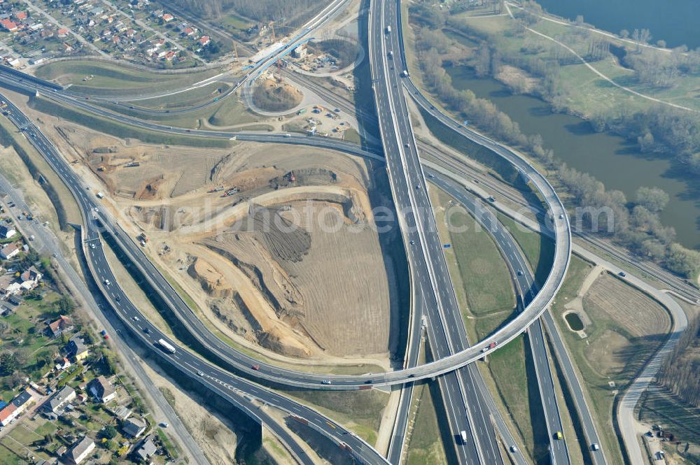 Braunschweig from above - View of the implementation and expansion of the motorway junction Brunswick-southwest along the freeway A29 / A 395 in Lower Saxony. The construction company EUROVIA built here are some new bridges. Owner is the Lower Saxony state authorities for road construction and transport