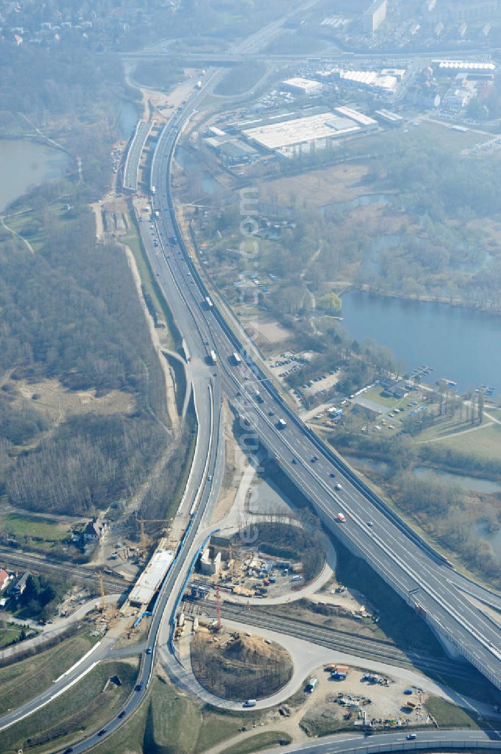 Braunschweig from the bird's eye view: View of the implementation and expansion of the motorway junction Brunswick-southwest along the freeway A29 / A 395 in Lower Saxony. The construction company EUROVIA built here are some new bridges. Owner is the Lower Saxony state authorities for road construction and transport