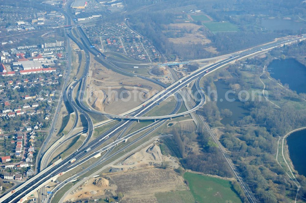 Braunschweig from the bird's eye view: View of the implementation and expansion of the motorway junction Brunswick-southwest along the freeway A29 / A 395 in Lower Saxony. The construction company EUROVIA built here are some new bridges. Owner is the Lower Saxony state authorities for road construction and transport