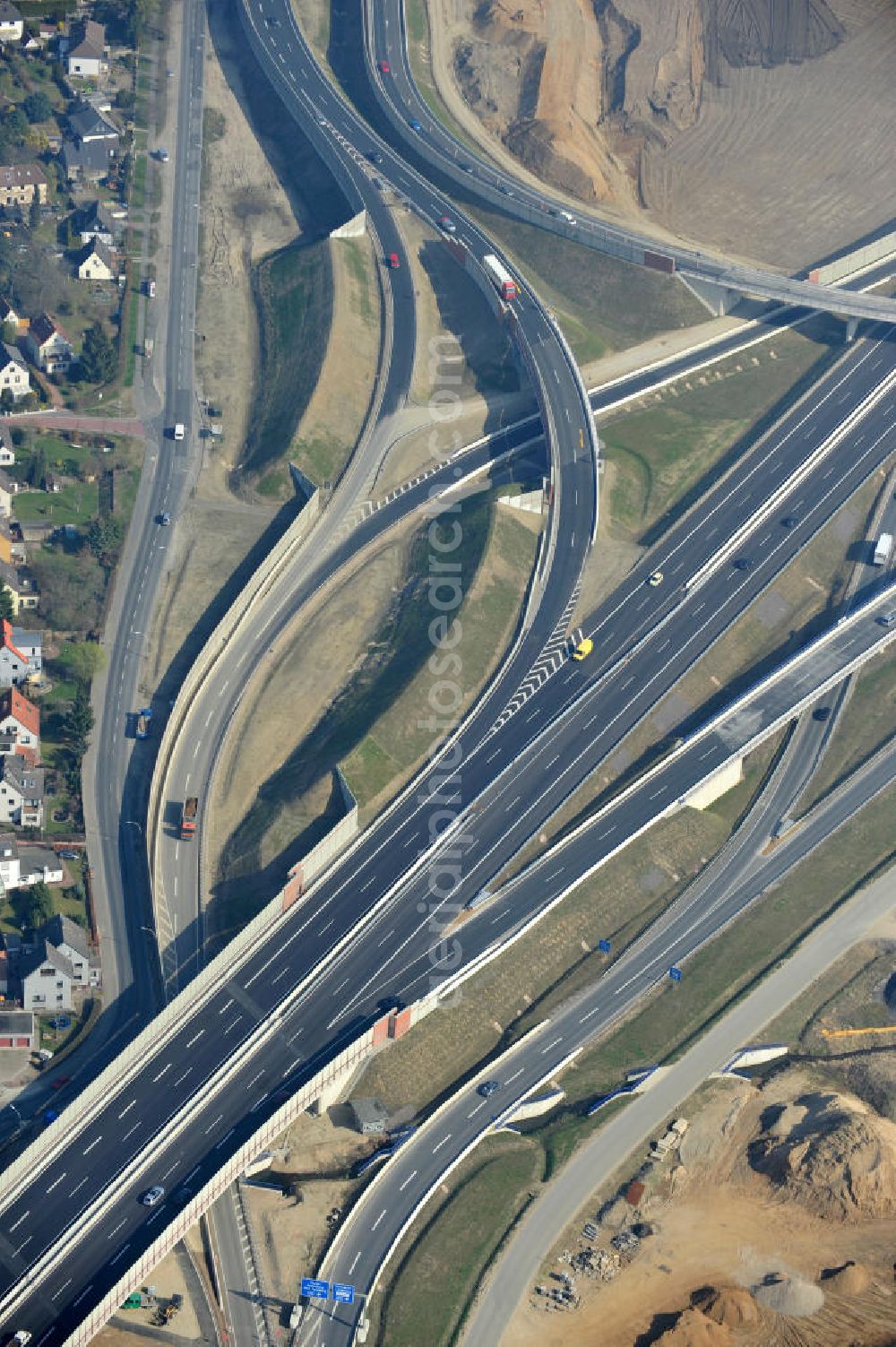 Aerial image Braunschweig - View of the implementation and expansion of the motorway junction Brunswick-southwest along the freeway A29 / A 395 in Lower Saxony. The construction company EUROVIA built here are some new bridges. Owner is the Lower Saxony state authorities for road construction and transport