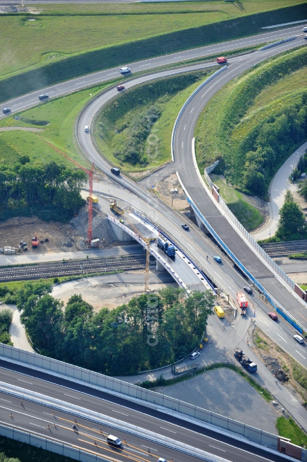 Aerial photograph Braunschweig - View of the implementation and expansion of the motorway junction Brunswick-southwest along the freeway A29 / A 395 in Lower Saxony. The construction company EUROVIA built here are some new bridges. Owner is the Lower Saxony state authorities for road construction and transport