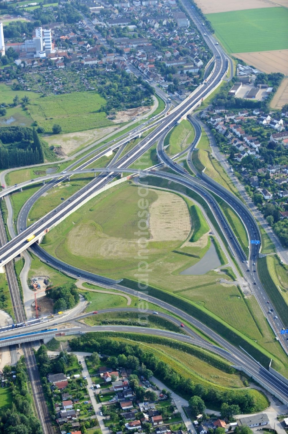 Aerial photograph Braunschweig - View of the implementation and expansion of the motorway junction Brunswick-southwest along the freeway A29 / A 395 in Lower Saxony. The construction company EUROVIA built here are some new bridges. Owner is the Lower Saxony state authorities for road construction and transport