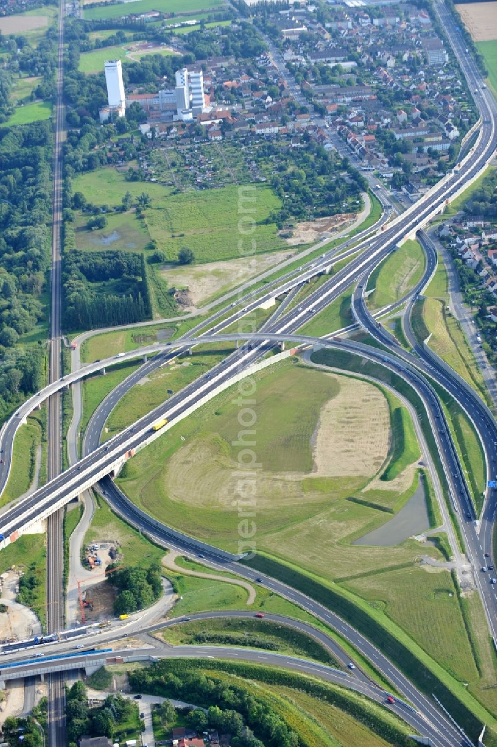 Braunschweig from above - View of the implementation and expansion of the motorway junction Brunswick-southwest along the freeway A29 / A 395 in Lower Saxony. The construction company EUROVIA built here are some new bridges. Owner is the Lower Saxony state authorities for road construction and transport