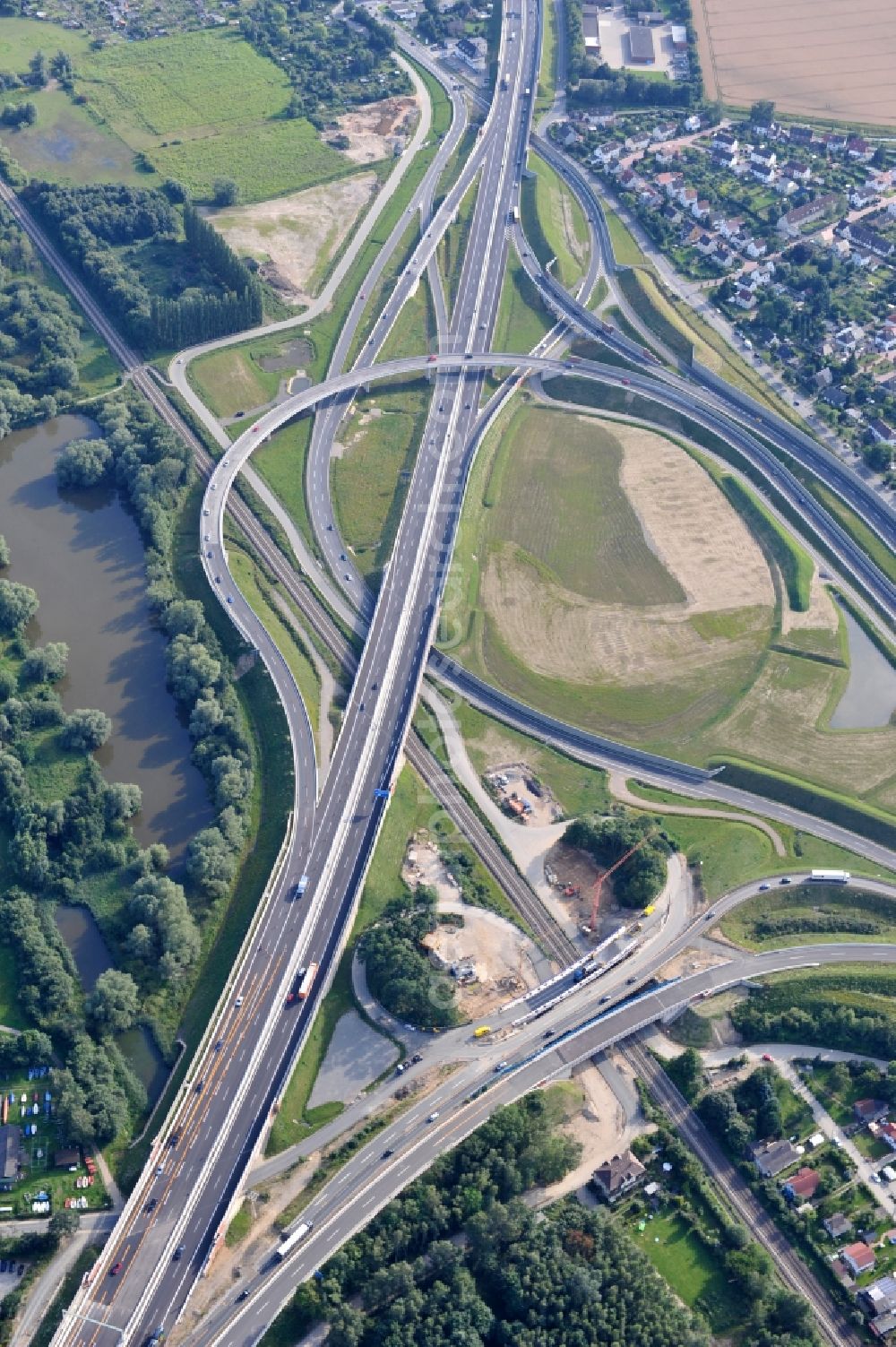 Braunschweig from the bird's eye view: View of the implementation and expansion of the motorway junction Brunswick-southwest along the freeway A29 / A 395 in Lower Saxony. The construction company EUROVIA built here are some new bridges. Owner is the Lower Saxony state authorities for road construction and transport