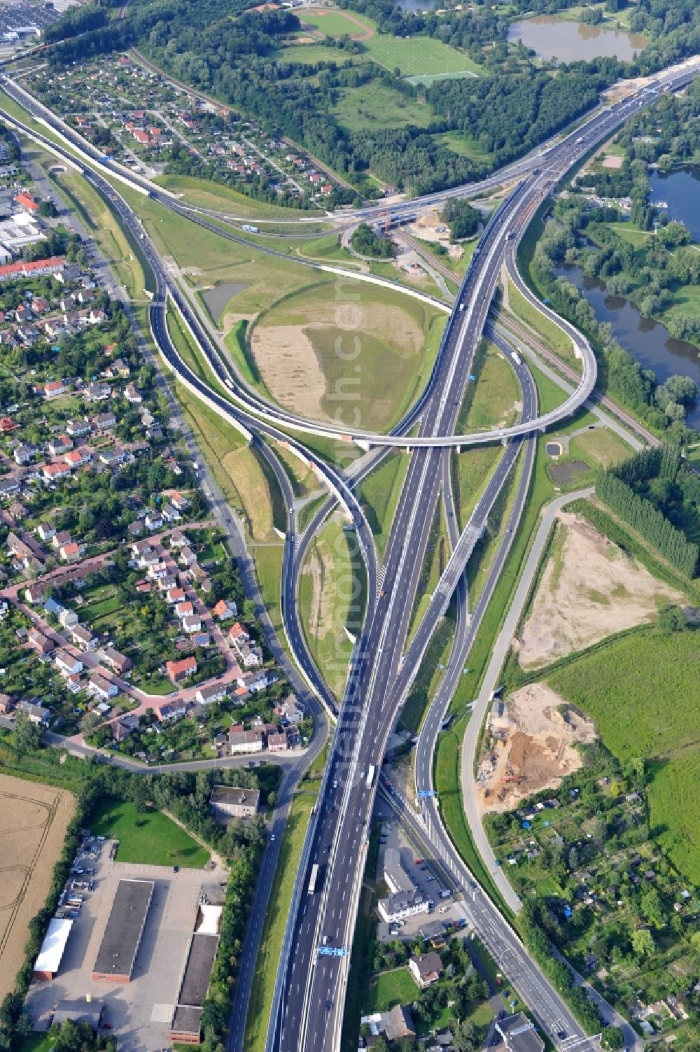 Braunschweig from above - View of the implementation and expansion of the motorway junction Brunswick-southwest along the freeway A29 / A 395 in Lower Saxony. The construction company EUROVIA built here are some new bridges. Owner is the Lower Saxony state authorities for road construction and transport