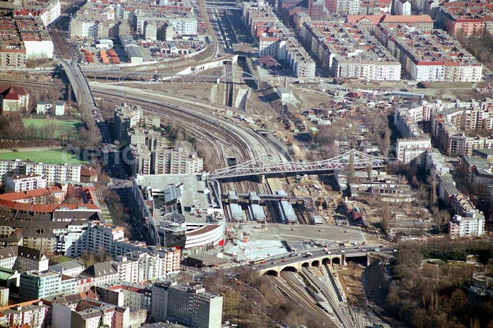 Berlin-Wedding from the bird's eye view: Um- und Ausbau des Verkehrsknotens am S- Bahnhof Gesundbrunnen in Berlin-Wedding