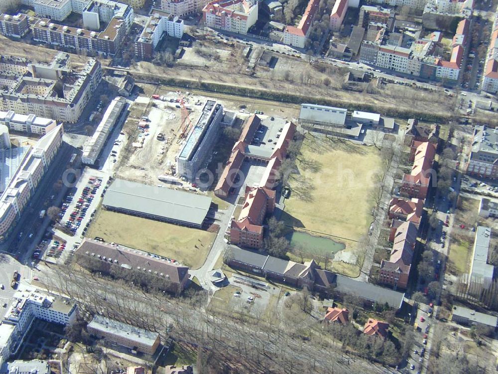 Berlin - TREPTOW from the bird's eye view: Um- und Erweiterungsbau am ehemaligen Kasernengelände am Treptower Park zur Fahrbereitschaft der Bundesregierung. 13.03.03