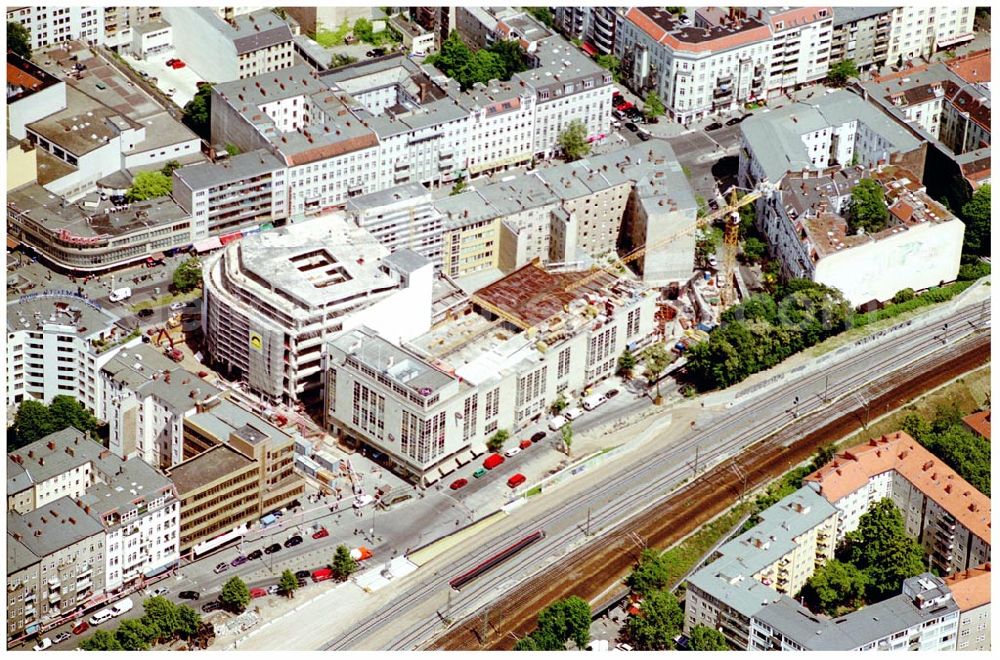 Berlin from above - 03.06.2004 Berlin-Charlottenburg Bau des Kant-Center mit Um- und Erweiterungsbau am C&A-Kaufhaus am Bahnhof Charlottenburg.