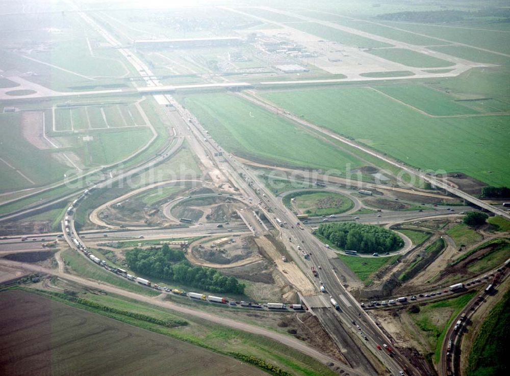 Schkeuditz bei Leipzig from the bird's eye view: Um- und Erweiterungsbaustellen am Schkeuditzer Kreuz am Flughafen Leipzig - Halle.