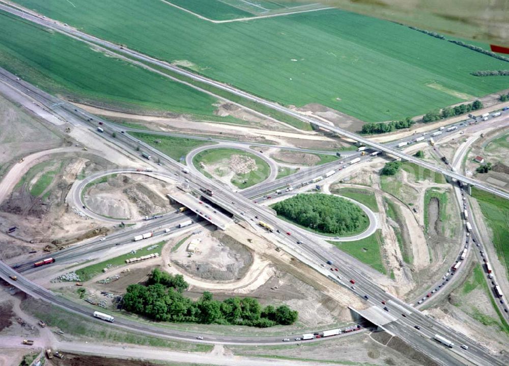 Schkeuditz bei Leipzig from above - Um- und Erweiterungsbaustellen am Schkeuditzer Kreuz am Flughafen Leipzig - Halle.