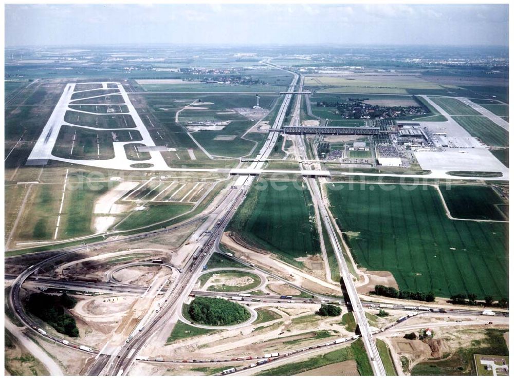 Aerial photograph Schkeuditz bei Leipzig - Um- und Erweiterungsbaustellen am Schkeuditzer Kreuz am Flughafen Leipzig - Halle.