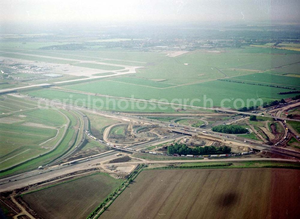 Schkeuditz bei Leipzig from the bird's eye view: Um- und Erweiterungsbaustellen am Schkeuditzer Kreuz am Flughafen Leipzig - Halle.