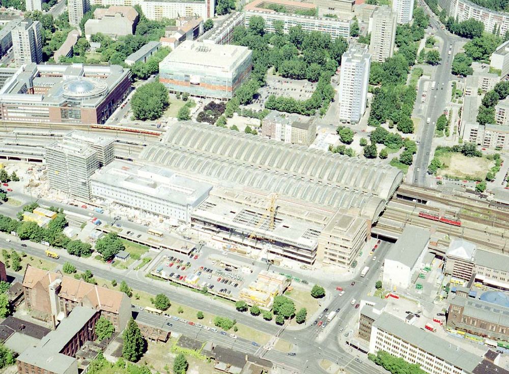 Berlin - Friedrichshain from the bird's eye view: Um- und Erweiterungsbauten am Berliner Osrtbahnhof in Berlin-Friedrichshain.