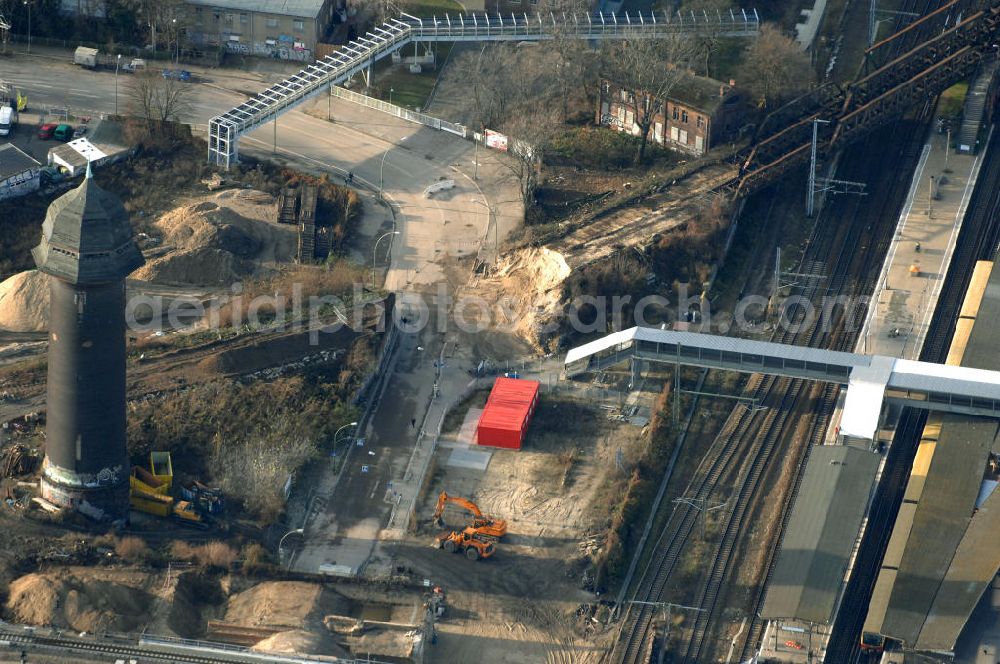 Berlin from above - Blick auf den Um- und Neubau des Berliner S-Bahnhofs Ostkreuz. Der Bahnhof wurde bereits im Jahr 1882 eröffnet und ist somit stark sanierungsbedürftig. Teile der Neubauten führt die EUROVIA Beton GmbH aus. Weiterhin beteiligt ist das Unternehmen VEPRO Verkehrsbauprojekt GmbH. Kontakt EUROVIA: EUROVIA BEton GmbH, Niederlassung Ingenieurbau und Zweigniederlassung Cottbus, Gewerbeparkstraße 17, 03099 Kolkwitz, Tel. +49(0)355 35552 3, Fax +49(0)355 35552 52, EMail: ingenieurbau@eurovia.de; Kontakt VEPRO: Verkehrsbau Projekt GmbH, Storkower Str. 132, 10407 Berlin, Tel. +49(0)30 42194 0, Fax +49(0)30 42194 221