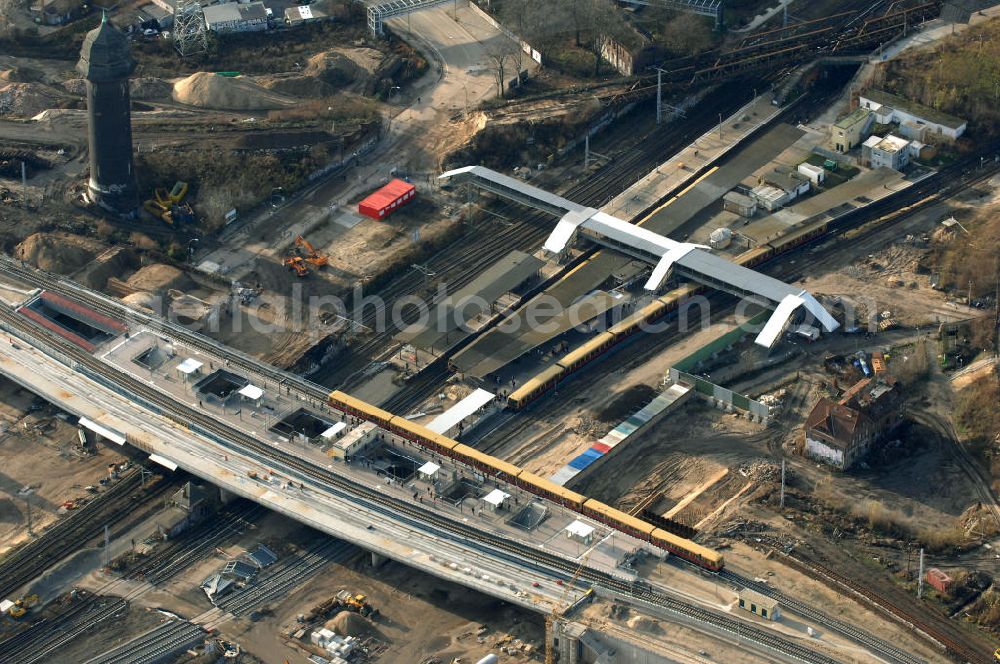 Berlin from above - Blick auf den Um- und Neubau des Berliner S-Bahnhofs Ostkreuz. Der Bahnhof wurde bereits im Jahr 1882 eröffnet und ist somit stark sanierungsbedürftig. Teile der Neubauten führt die EUROVIA Beton GmbH aus. Weiterhin beteiligt ist das Unternehmen VEPRO Verkehrsbauprojekt GmbH. Kontakt EUROVIA: EUROVIA BEton GmbH, Niederlassung Ingenieurbau und Zweigniederlassung Cottbus, Gewerbeparkstraße 17, 03099 Kolkwitz, Tel. +49(0)355 35552 3, Fax +49(0)355 35552 52, EMail: ingenieurbau@eurovia.de; Kontakt VEPRO: Verkehrsbau Projekt GmbH, Storkower Str. 132, 10407 Berlin, Tel. +49(0)30 42194 0, Fax +49(0)30 42194 221