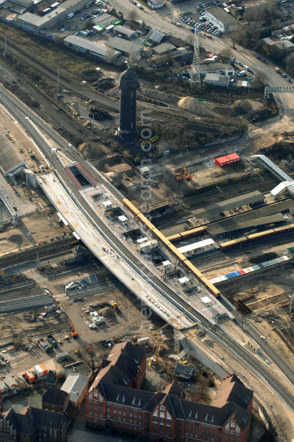 Aerial image Berlin - Blick auf den Um- und Neubau des Berliner S-Bahnhofs Ostkreuz. Der Bahnhof wurde bereits im Jahr 1882 eröffnet und ist somit stark sanierungsbedürftig. Teile der Neubauten führt die EUROVIA Beton GmbH aus. Weiterhin beteiligt ist das Unternehmen VEPRO Verkehrsbauprojekt GmbH. Kontakt EUROVIA: EUROVIA BEton GmbH, Niederlassung Ingenieurbau und Zweigniederlassung Cottbus, Gewerbeparkstraße 17, 03099 Kolkwitz, Tel. +49(0)355 35552 3, Fax +49(0)355 35552 52, EMail: ingenieurbau@eurovia.de; Kontakt VEPRO: Verkehrsbau Projekt GmbH, Storkower Str. 132, 10407 Berlin, Tel. +49(0)30 42194 0, Fax +49(0)30 42194 221