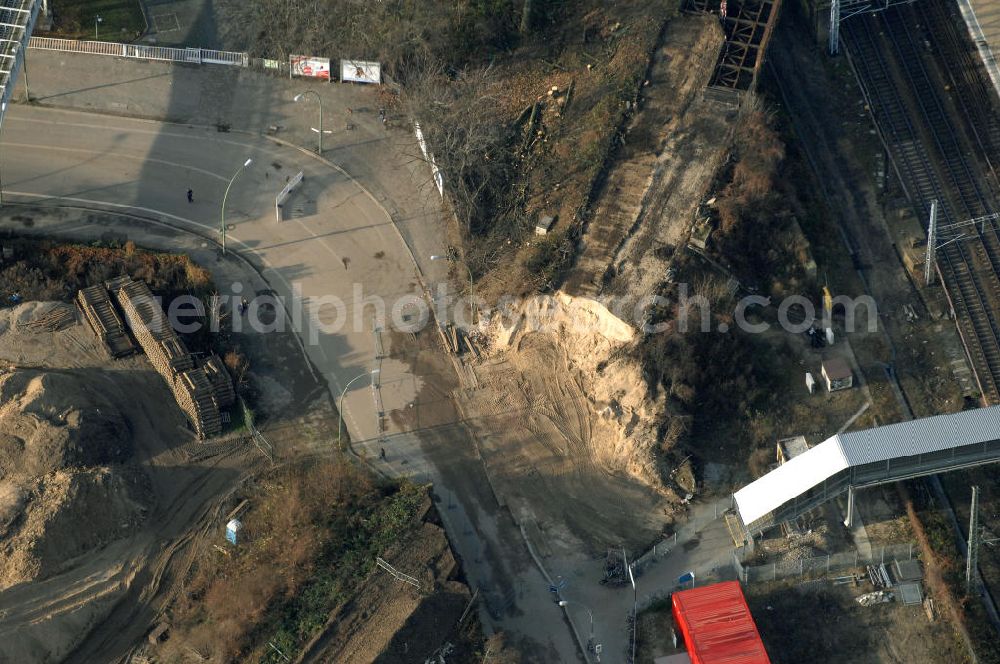 Berlin from above - Blick auf den Um- und Neubau des Berliner S-Bahnhofs Ostkreuz. Der Bahnhof wurde bereits im Jahr 1882 eröffnet und ist somit stark sanierungsbedürftig. Teile der Neubauten führt die EUROVIA Beton GmbH aus. Weiterhin beteiligt ist das Unternehmen VEPRO Verkehrsbauprojekt GmbH. Kontakt EUROVIA: EUROVIA BEton GmbH, Niederlassung Ingenieurbau und Zweigniederlassung Cottbus, Gewerbeparkstraße 17, 03099 Kolkwitz, Tel. +49(0)355 35552 3, Fax +49(0)355 35552 52, EMail: ingenieurbau@eurovia.de; Kontakt VEPRO: Verkehrsbau Projekt GmbH, Storkower Str. 132, 10407 Berlin, Tel. +49(0)30 42194 0, Fax +49(0)30 42194 221