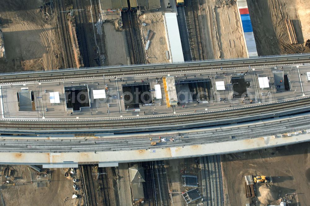 Aerial image Berlin - Blick auf den Um- und Neubau des Berliner S-Bahnhofs Ostkreuz. Der Bahnhof wurde bereits im Jahr 1882 eröffnet und ist somit stark sanierungsbedürftig. Teile der Neubauten führt die EUROVIA Beton GmbH aus. Weiterhin beteiligt ist das Unternehmen VEPRO Verkehrsbauprojekt GmbH. Kontakt EUROVIA: EUROVIA BEton GmbH, Niederlassung Ingenieurbau und Zweigniederlassung Cottbus, Gewerbeparkstraße 17, 03099 Kolkwitz, Tel. +49(0)355 35552 3, Fax +49(0)355 35552 52, EMail: ingenieurbau@eurovia.de; Kontakt VEPRO: Verkehrsbau Projekt GmbH, Storkower Str. 132, 10407 Berlin, Tel. +49(0)30 42194 0, Fax +49(0)30 42194 221