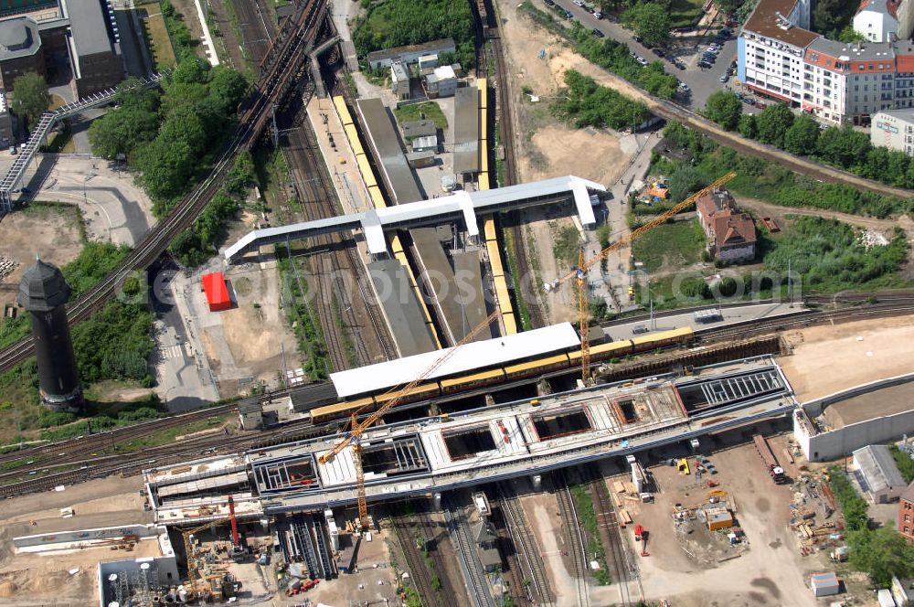 Berlin from the bird's eye view: Blick auf den Um- und Neubau des Berliner S-Bahnhofs Ostkreuz. Der Bahnhof wurde bereits im Jahr 1882 eröffnet und ist somit stark sanierungsbedürftig. Teile der Neubauten führt die EUROVIA Beton GmbH aus. Weiterhin beteiligt ist das Unternehmen VEPRO Verkehrsbauprojekt GmbH. Kontakt EUROVIA: EUROVIA BEton GmbH, Niederlassung Ingenieurbau und Zweigniederlassung Cottbus, Gewerbeparkstraße 17, 03099 Kolkwitz, Tel. +49(0)355 35552 3, Fax +49(0)355 35552 52, EMail: ingenieurbau@eurovia.de; Kontakt VEPRO: Verkehrsbau Projekt GmbH, Storkower Str. 132, 10407 Berlin, Tel. +49(0)30 42194 0, Fax +49(0)30 42194 221