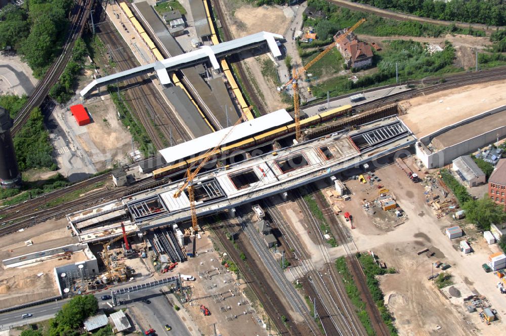 Aerial image Berlin - Blick auf den Um- und Neubau des Berliner S-Bahnhofs Ostkreuz. Der Bahnhof wurde bereits im Jahr 1882 eröffnet und ist somit stark sanierungsbedürftig. Teile der Neubauten führt die EUROVIA Beton GmbH aus. Weiterhin beteiligt ist das Unternehmen VEPRO Verkehrsbauprojekt GmbH. Kontakt EUROVIA: EUROVIA BEton GmbH, Niederlassung Ingenieurbau und Zweigniederlassung Cottbus, Gewerbeparkstraße 17, 03099 Kolkwitz, Tel. +49(0)355 35552 3, Fax +49(0)355 35552 52, EMail: ingenieurbau@eurovia.de; Kontakt VEPRO: Verkehrsbau Projekt GmbH, Storkower Str. 132, 10407 Berlin, Tel. +49(0)30 42194 0, Fax +49(0)30 42194 221