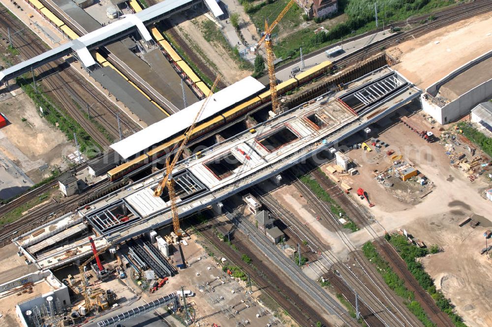 Aerial photograph Berlin - Blick auf den Um- und Neubau des Berliner S-Bahnhofs Ostkreuz. Der Bahnhof wurde bereits im Jahr 1882 eröffnet und ist somit stark sanierungsbedürftig. Teile der Neubauten führt die EUROVIA Beton GmbH aus. Weiterhin beteiligt ist das Unternehmen VEPRO Verkehrsbauprojekt GmbH. Kontakt EUROVIA: EUROVIA BEton GmbH, Niederlassung Ingenieurbau und Zweigniederlassung Cottbus, Gewerbeparkstraße 17, 03099 Kolkwitz, Tel. +49(0)355 35552 3, Fax +49(0)355 35552 52, EMail: ingenieurbau@eurovia.de; Kontakt VEPRO: Verkehrsbau Projekt GmbH, Storkower Str. 132, 10407 Berlin, Tel. +49(0)30 42194 0, Fax +49(0)30 42194 221