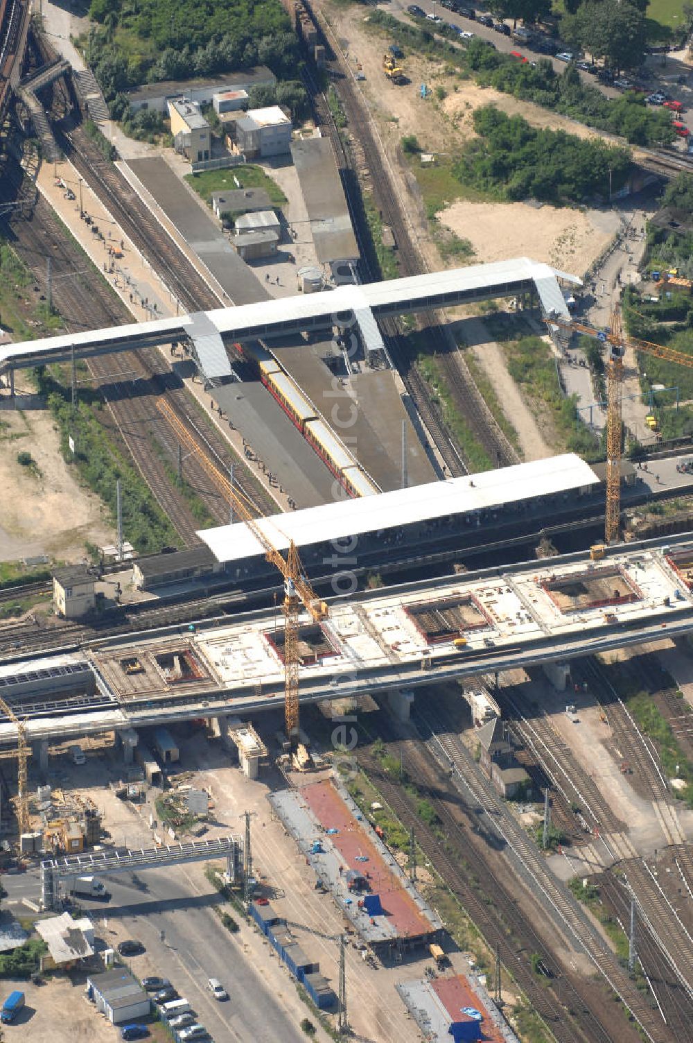 Berlin from above - Blick auf den Um- und Neubau des Berliner S-Bahnhofs Ostkreuz. Der Bahnhof wurde bereits im Jahr 1882 eröffnet und ist somit stark sanierungsbedürftig. Teile der Neubauten führt die EUROVIA Beton GmbH aus. Weiterhin beteiligt ist das Unternehmen VEPRO Verkehrsbauprojekt GmbH. Kontakt EUROVIA: EUROVIA BEton GmbH, Niederlassung Ingenieurbau und Zweigniederlassung Cottbus, Gewerbeparkstraße 17, 03099 Kolkwitz, Tel. +49(0)355 35552 3, Fax +49(0)355 35552 52, EMail: ingenieurbau@eurovia.de; Kontakt VEPRO: Verkehrsbau Projekt GmbH, Storkower Str. 132, 10407 Berlin, Tel. +49(0)30 42194 0, Fax +49(0)30 42194 221